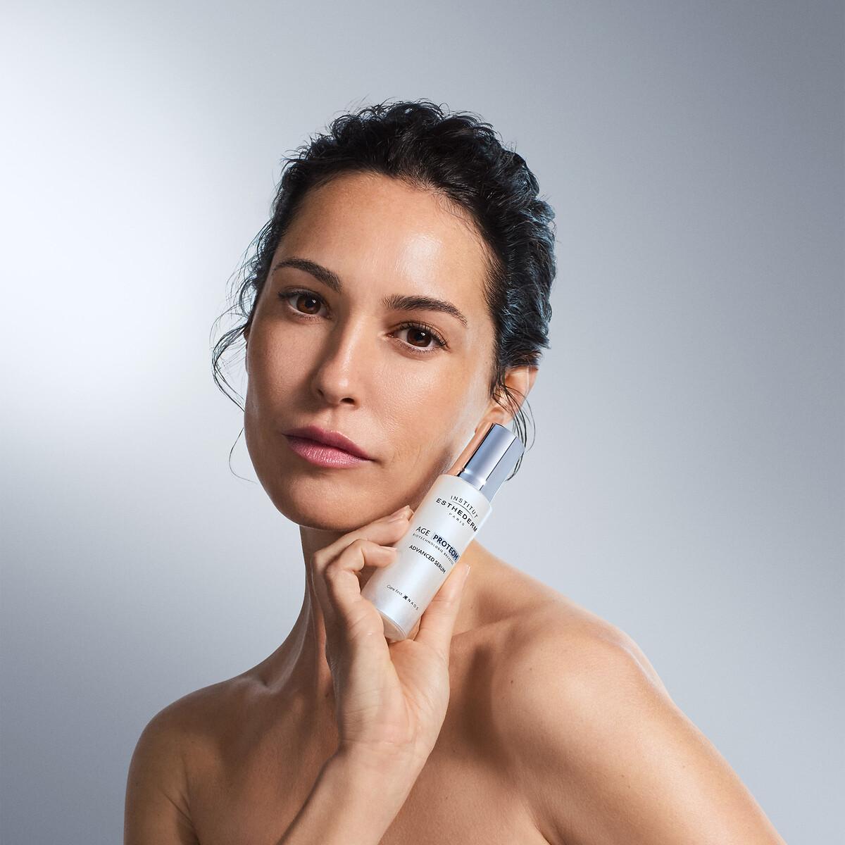 Mulher Esthederm con age proteom